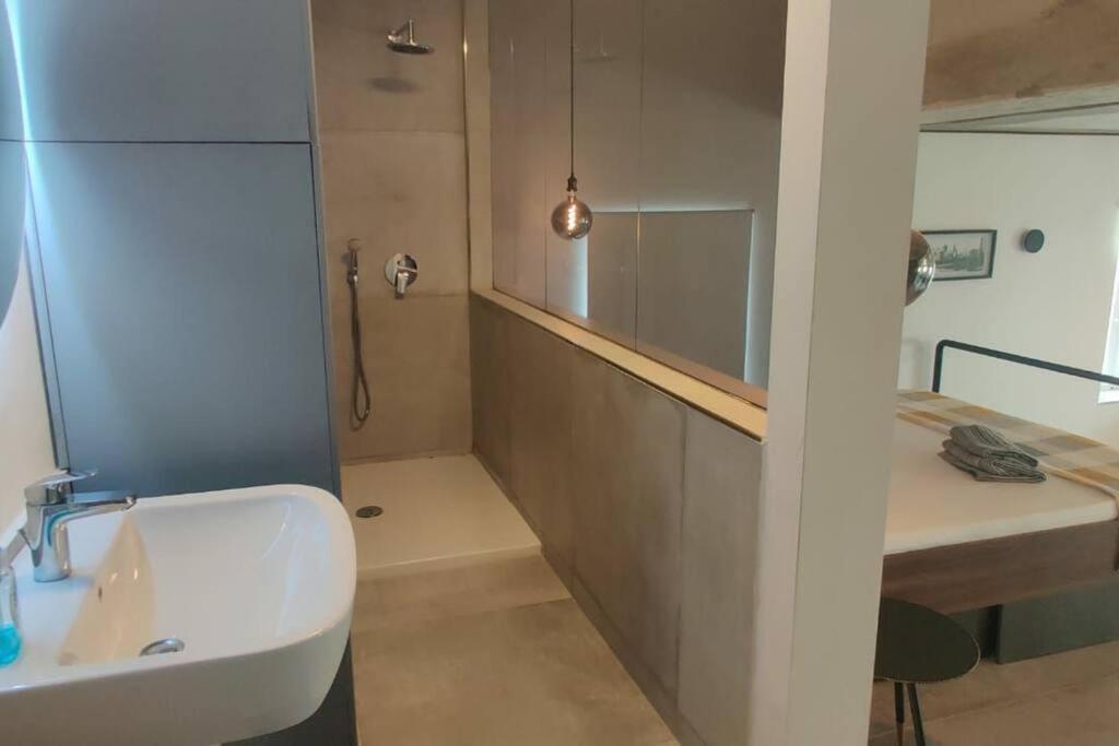 No 60, 3Rd Floor, Centrally Located, Fully Equipped Studio Apt 일 푸리아나 외부 사진